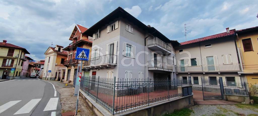 casa indipendente in vendita a Lessona