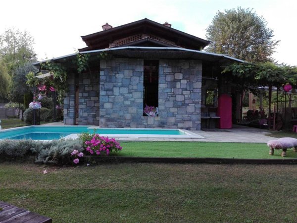 casa indipendente in vendita a Lessona
