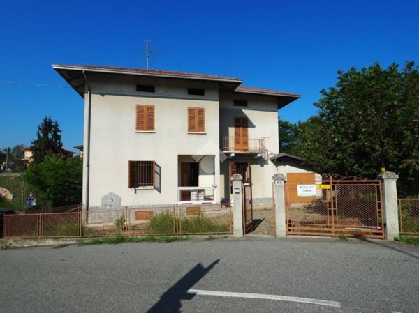 casa indipendente in vendita a Lessona
