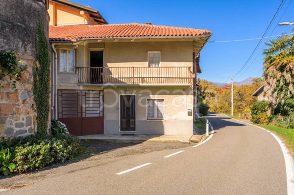 casa indipendente in vendita a Lessona
