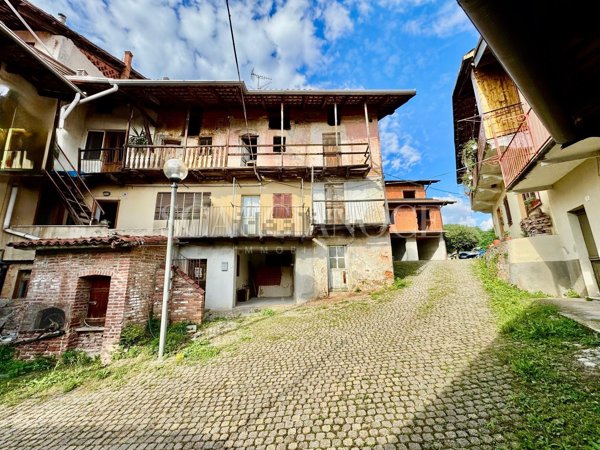 casa indipendente in vendita a Lessona