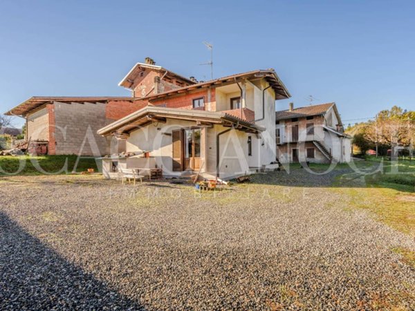 casa indipendente in vendita a Lessona
