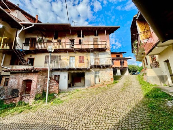 casa indipendente in vendita a Lessona in zona Castello