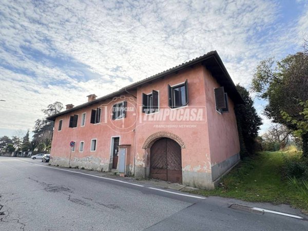 casa indipendente in vendita a Lessona