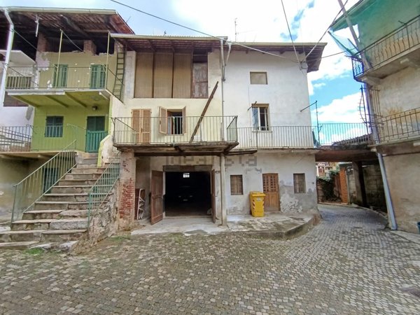 casa semindipendente in vendita a Lessona