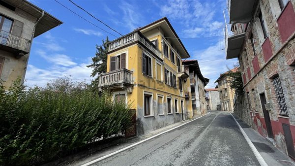 casa indipendente in vendita a Lessona