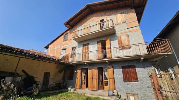 casa indipendente in vendita a Lessona