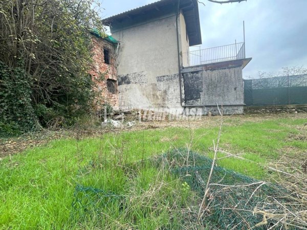 casa indipendente in vendita a Lessona
