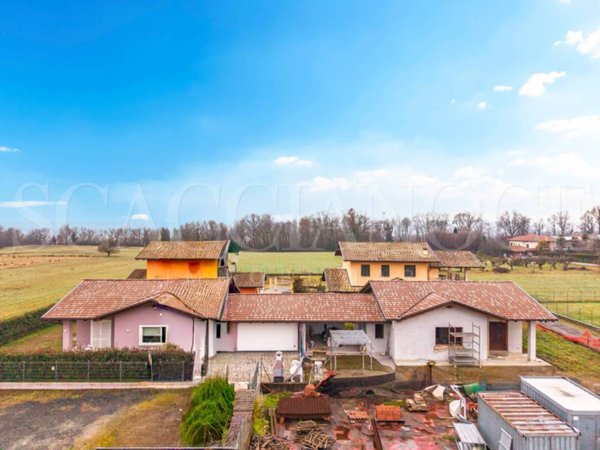 casa indipendente in vendita a Lessona in zona Battiana