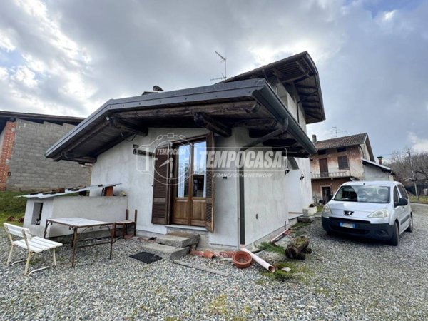 casa indipendente in vendita a Lessona