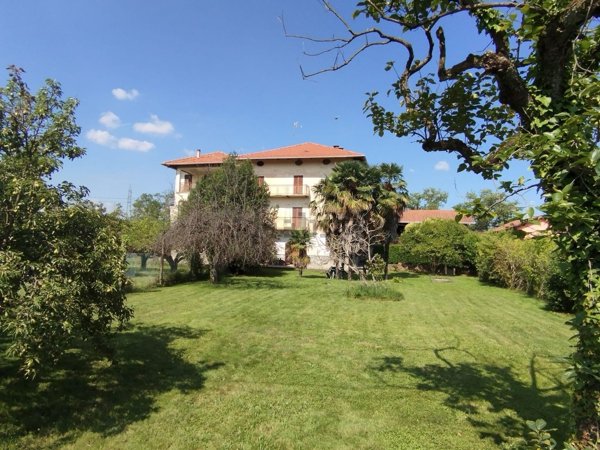 casa indipendente in vendita a Lessona