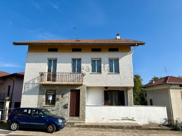 casa indipendente in vendita a Lessona