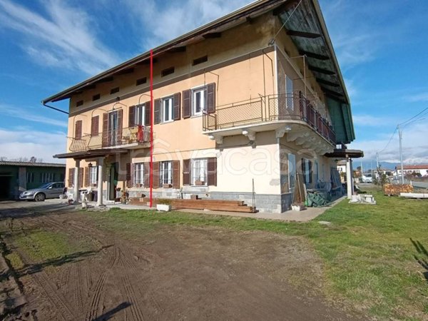 casa indipendente in vendita a Lessona in zona Battiana