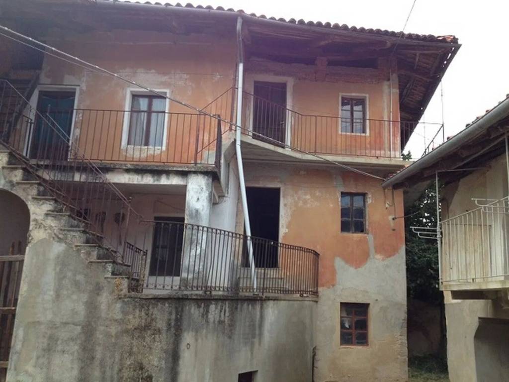 casa indipendente in vendita a Lessona