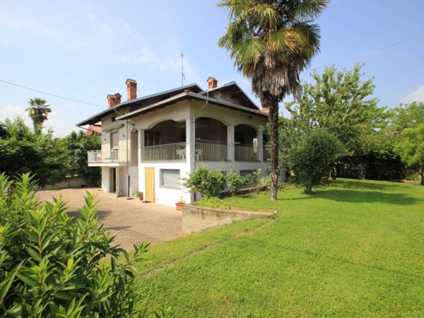 casa indipendente in vendita a Lessona