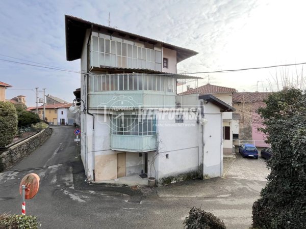 casa indipendente in vendita a Lessona