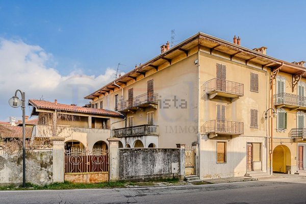 casa indipendente in vendita a Lessona