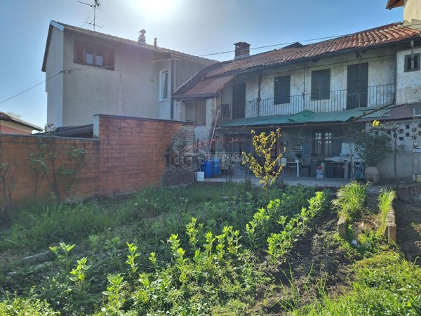 casa indipendente in vendita a Lessona
