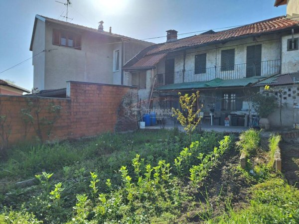 casa indipendente in vendita a Lessona