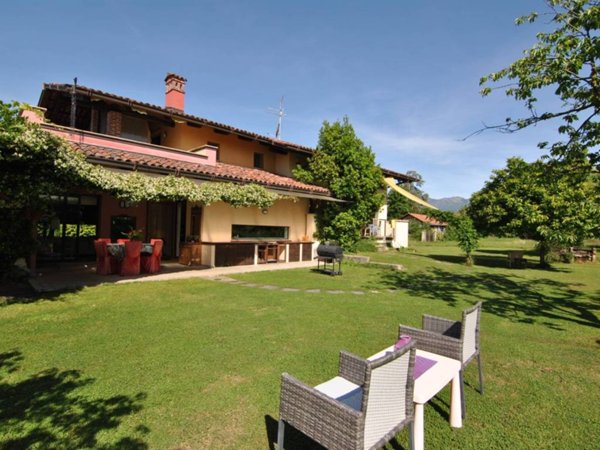 casa indipendente in vendita a Lessona