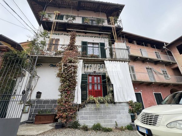 casa indipendente in vendita a Lessona in zona Castello
