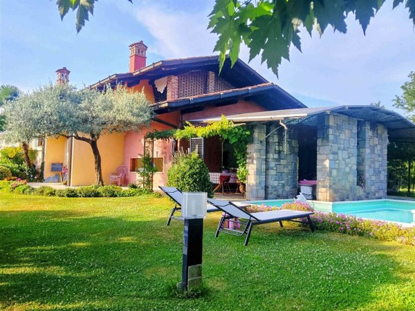 casa indipendente in vendita a Lessona