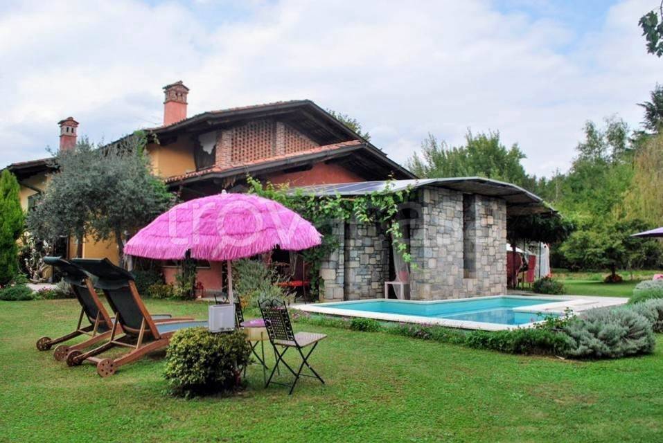 casa indipendente in vendita a Lessona
