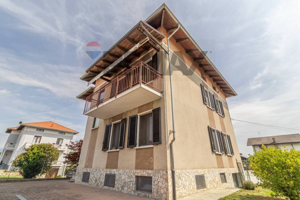 casa indipendente in vendita a Lessona