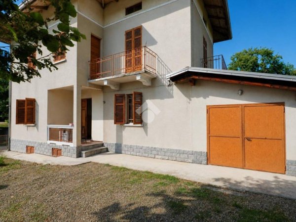 casa indipendente in vendita a Lessona