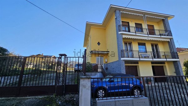 casa indipendente in vendita a Lessona in zona Castello
