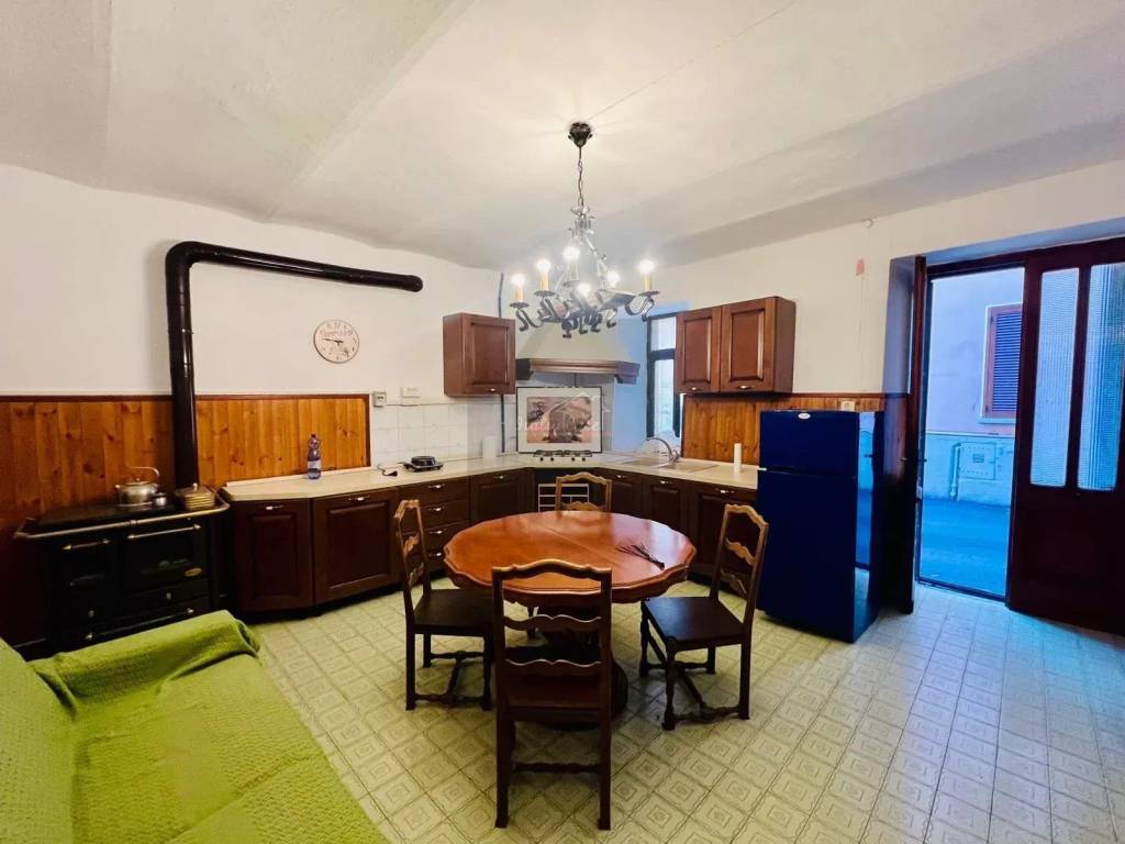 casa indipendente in vendita a Lessona in zona Castello