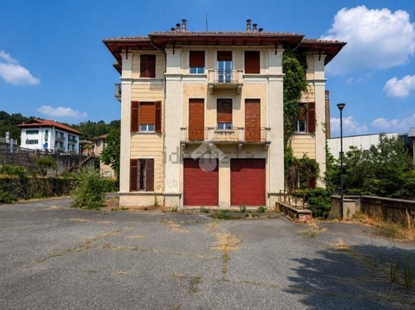 casa indipendente in vendita a Lessona in zona Fiora