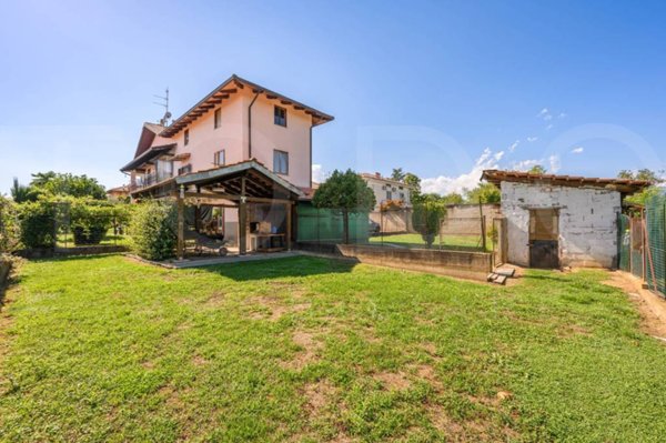 appartamento in vendita a Lessona in zona Fiora