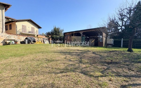 casa indipendente in vendita a Lessona in zona Fiora