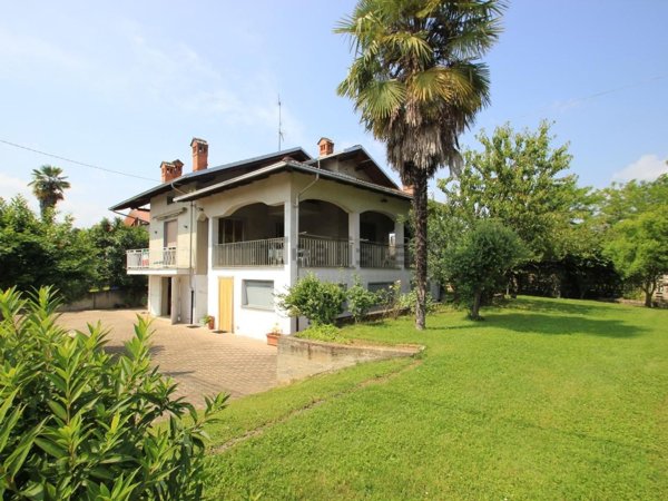 casa indipendente in vendita a Lessona in zona Fiora