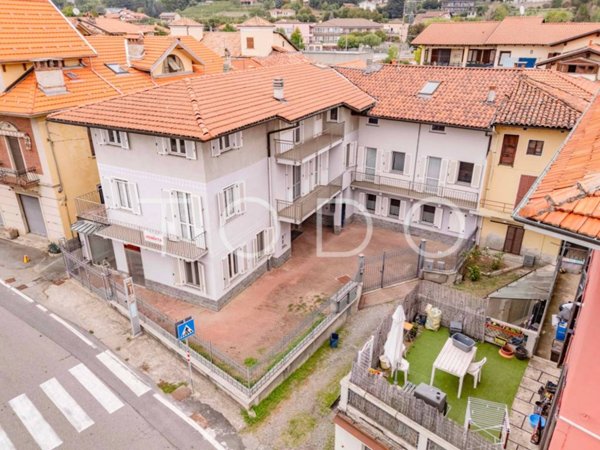 casa indipendente in vendita a Lessona in zona Fiora
