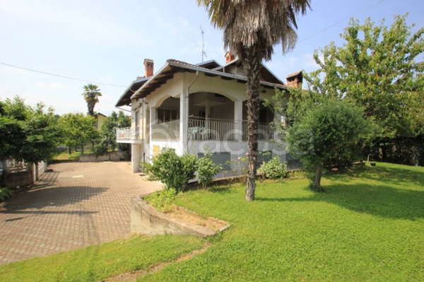 casa indipendente in vendita a Lessona in zona Fiora