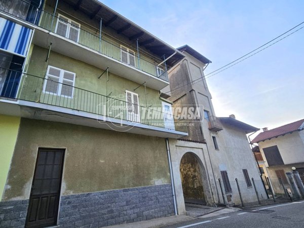 casa indipendente in vendita a Lessona in zona Fiora