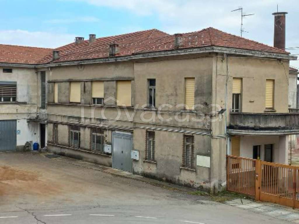 locale commerciale in vendita a Valdilana in zona Ormezzano