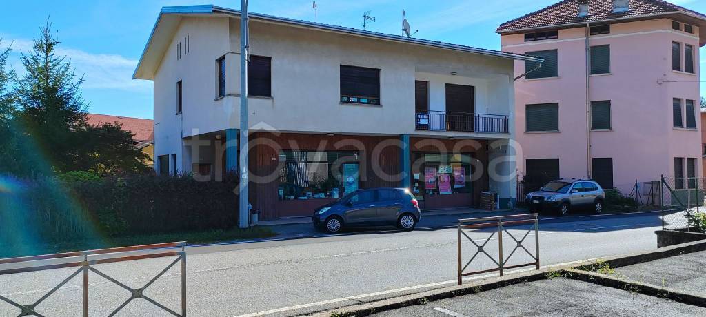 casa indipendente in vendita a Valdilana in zona Pramorisio