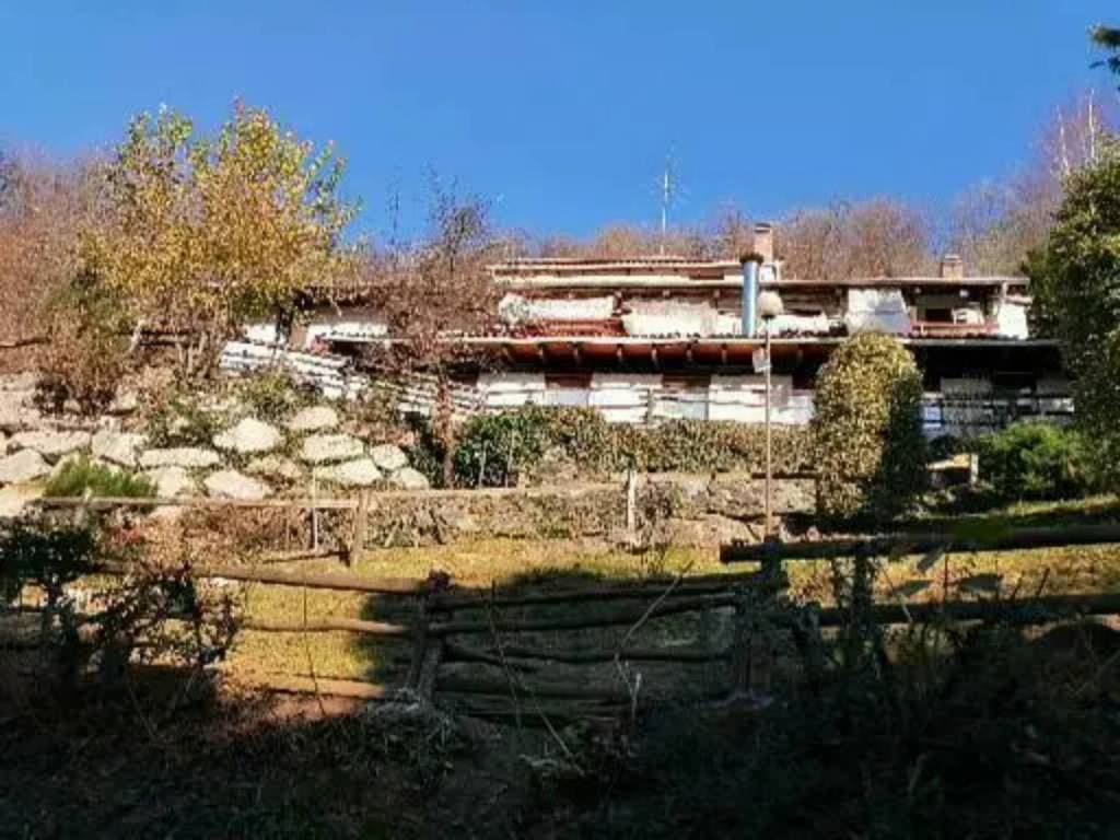 casa indipendente in vendita a Valdilana in zona Valle Mosso