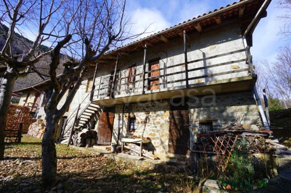casa indipendente in vendita a Valdilana in zona Trivero