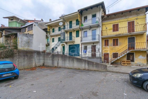 casa indipendente in vendita a Valdilana in zona Falcero