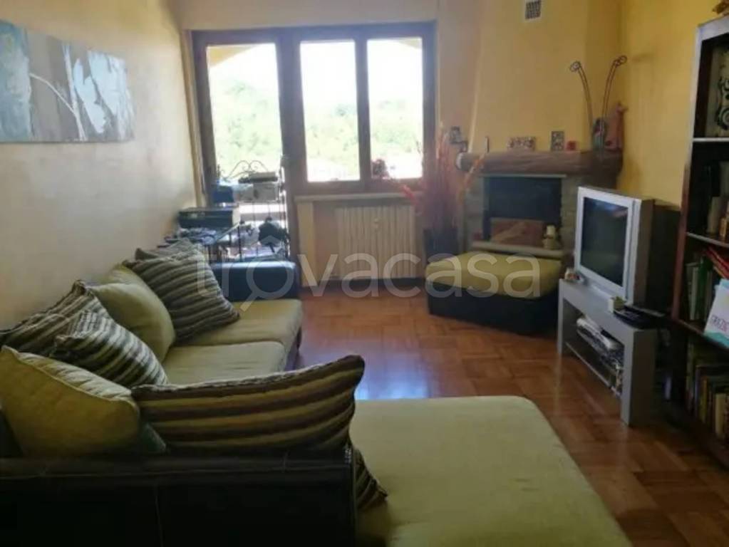 appartamento in vendita a Valdilana in zona Pratrivero