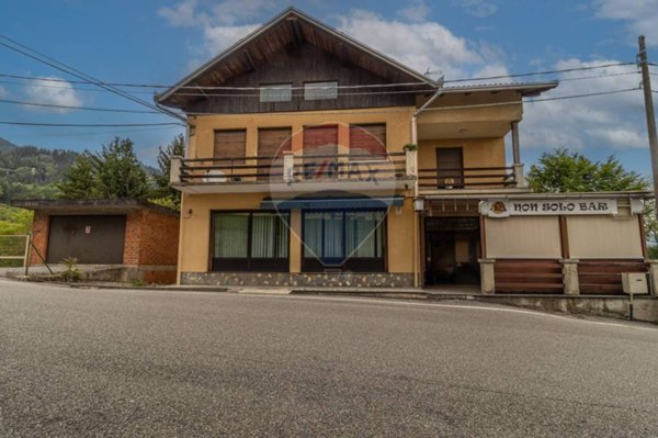 casa indipendente in vendita a Valdilana in zona Oro
