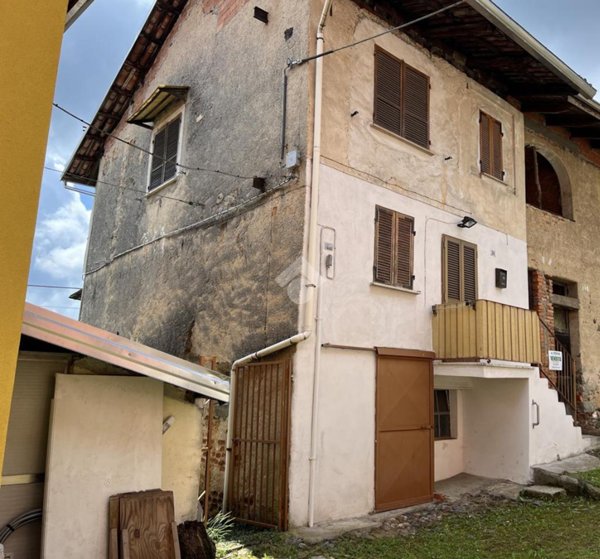 casa indipendente in vendita a Valdilana in zona Ponzone
