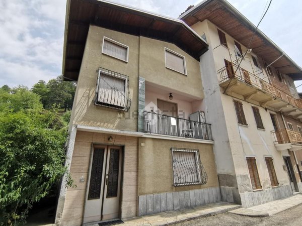 esavano in vendita a Valdilana in zona Ponzone