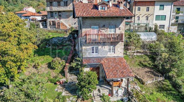 casa indipendente in vendita a Valdilana in zona Premarcia
