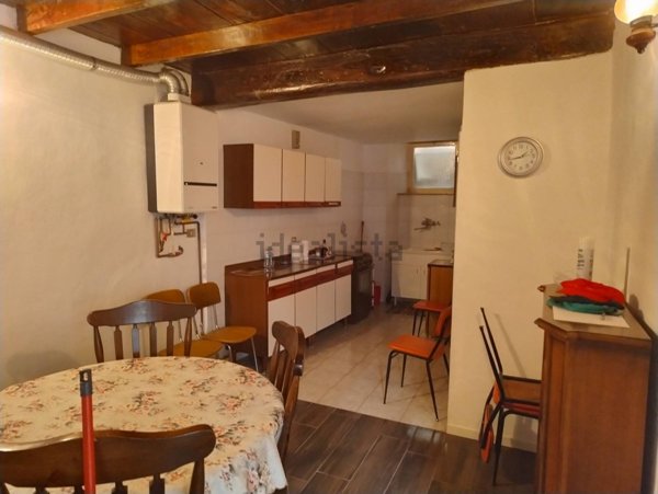 casa indipendente in vendita a Valdilana in zona Pratrivero