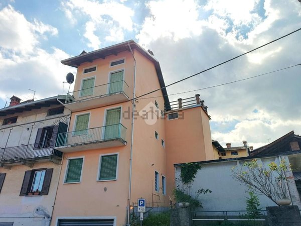 casa semindipendente in vendita a Valdilana in zona Pratrivero